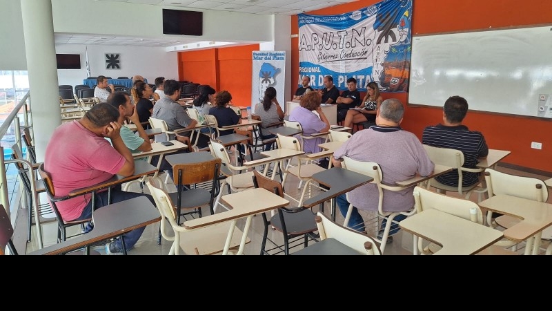 Asamblea Nodocente de base en la Facultad Regional Mar del Plata