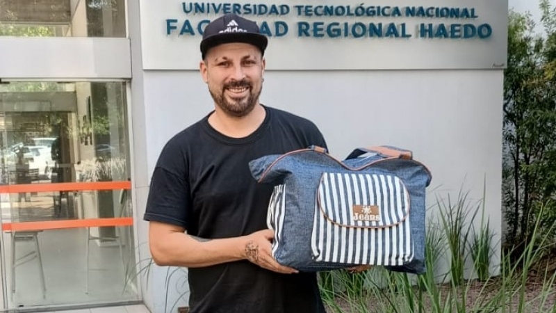 Entrega del subsidio por nacimiento en la Facultad Regional Haedo