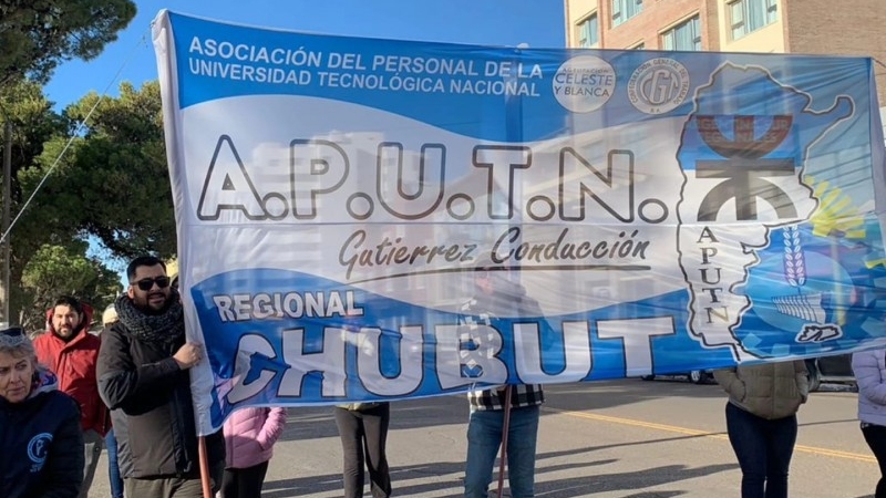 APUTN Chubut presente en la Movilización del 1° de mayo