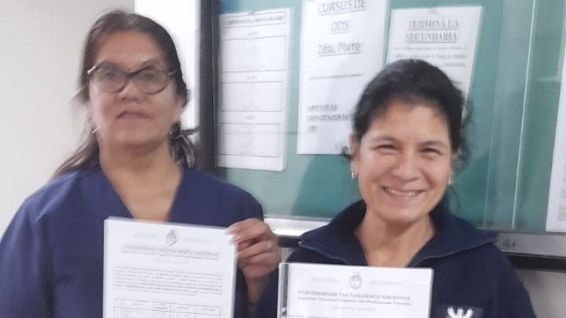 Entrega de Título correspondiente al Bachillerato para Adultos UTN