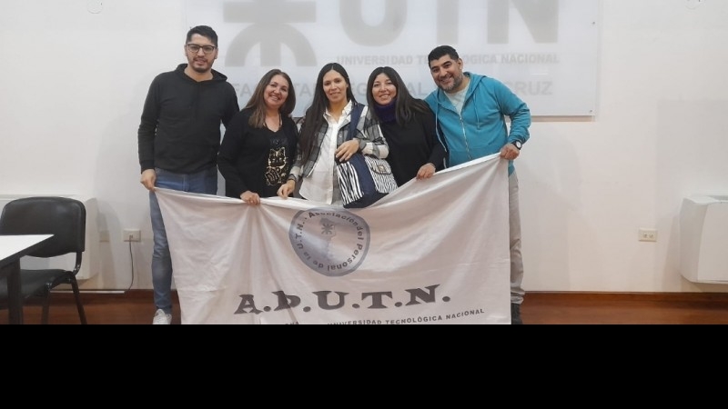 Entrega del subsidio por nacimiento en la Facultad Regional Santa Cruz