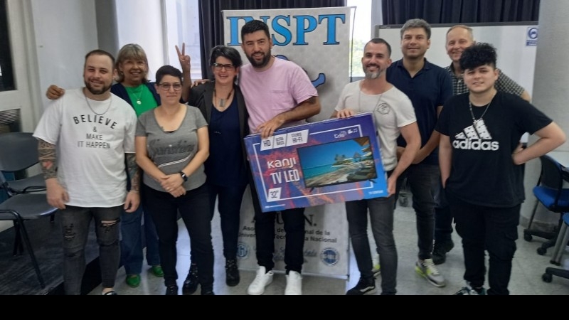 APUTN entregó el Smart TV por su 40° Aniversario en el INSPT