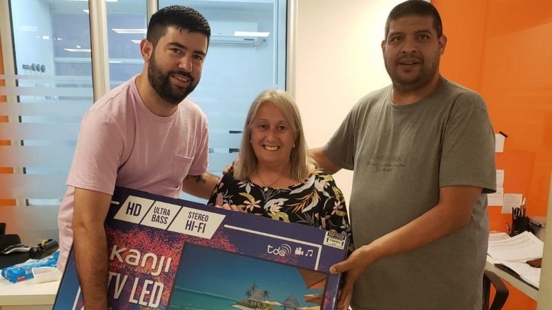 APUTN entregó el Smart TV por su 40° Aniversario en Buenos Aires