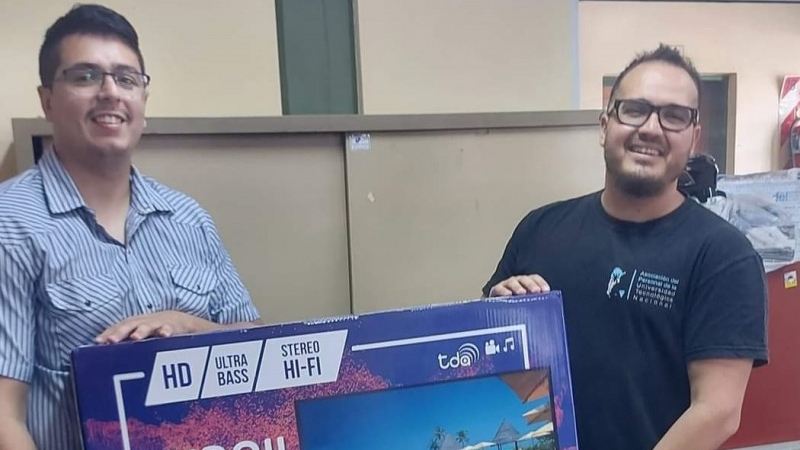 APUTN entregó el Smart TV por su 40° Aniversario en Paraná