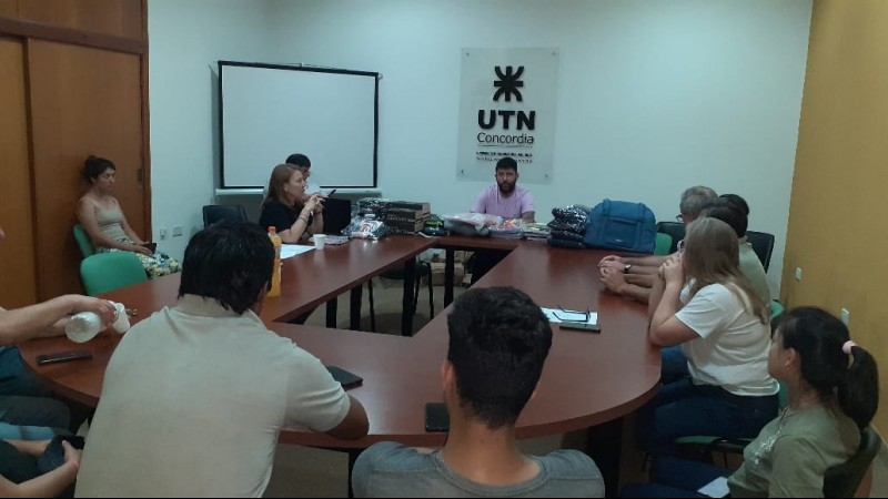 La APUTN entrega el subsidio por escolaridad en la Facultad Regional Concordia
