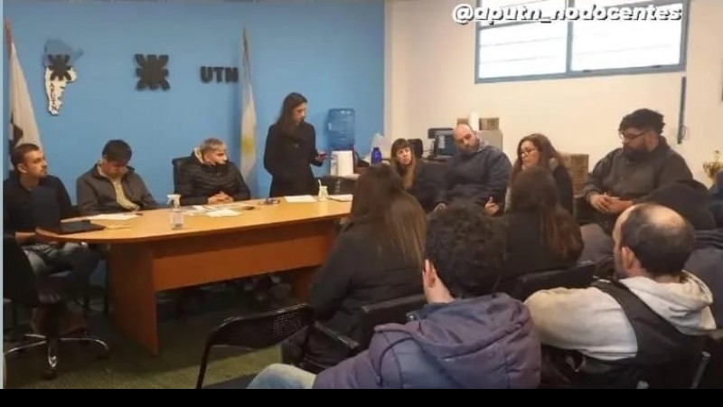 Asamblea Nodocente en la Facultad Regional La Plata