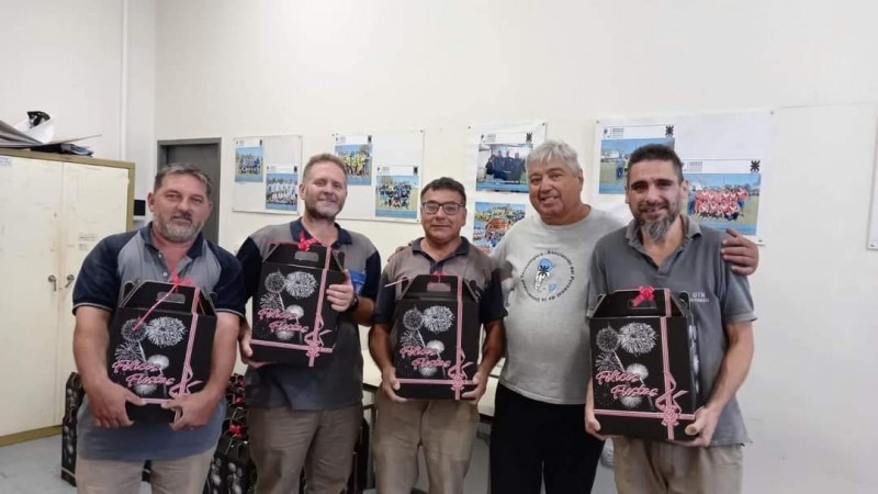 Entrega de cajas navideñas en la Facultad Regional Córdoba