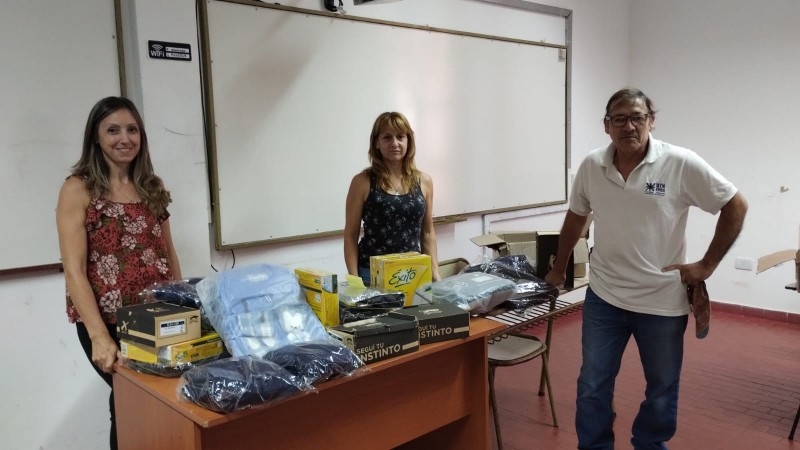 La APUTN entrega el subsidio por escolaridad en la Facultad Regional Concepción del Uruguay
