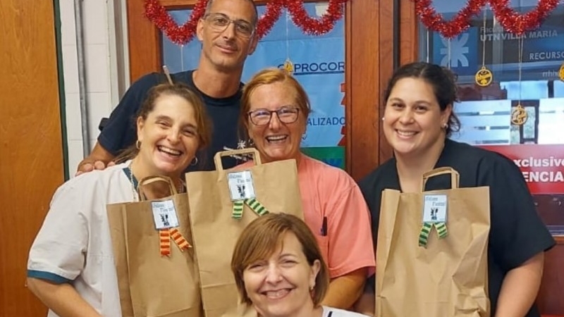 Entrega de cajas navideñas en la Facultad Regional Villa María