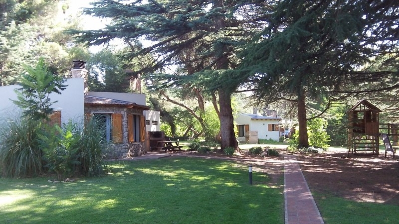 Villa Ventana, Provincia de Buenos Aires.  Cabañas La Morera