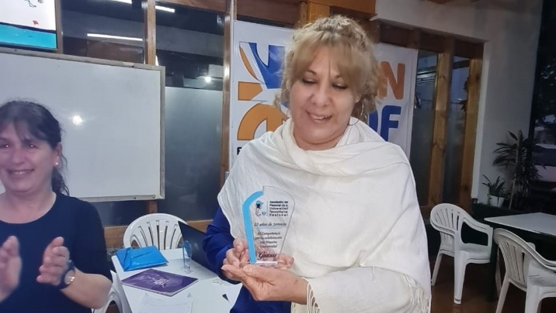  Reconocimiento a la compañera Tobares, Ana María por sus 25 Años de Servicio