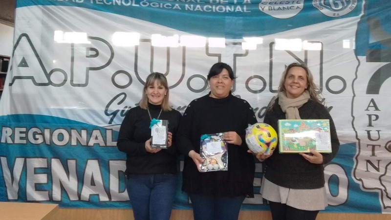 Entrega de presentes por el Día de la Niñez en la Facultad Regional Venado Tuerto