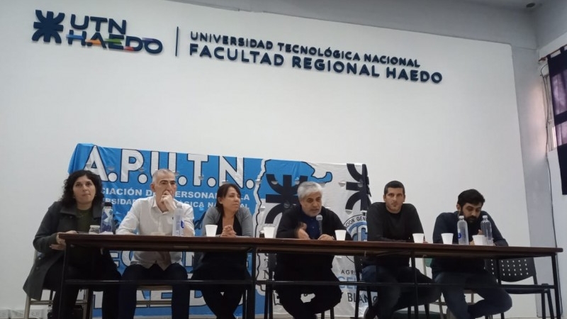 Asamblea Nodocente de base en la Facultad Regional Haedo