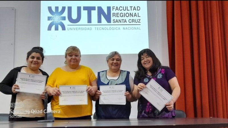 Entrega de certificados en Santa Cruz - Capacitación Ley Micaela -