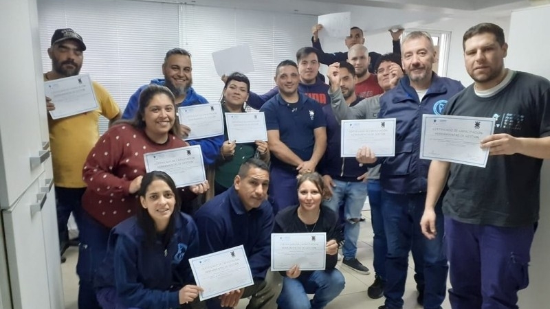 Entrega de certificados correspondientes a la Capacitación Direccionada: "Curso de Herramientas de Gestión de Equipos de Trabajo"