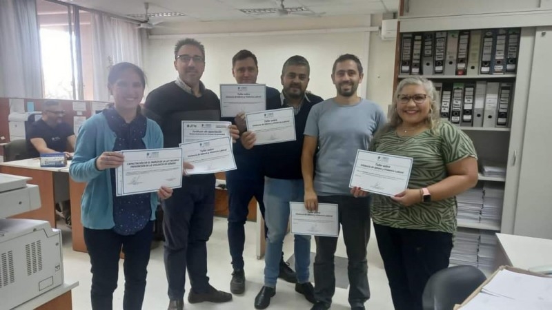 Entrega de certificados en la Facultad Regional Córdoba