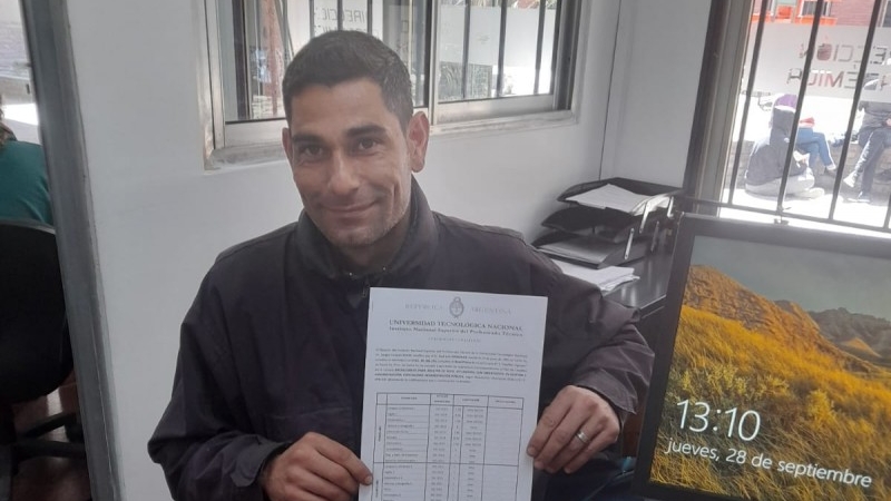 Entrega de Título correspondiente al Bachillerato para Adultos UTN 