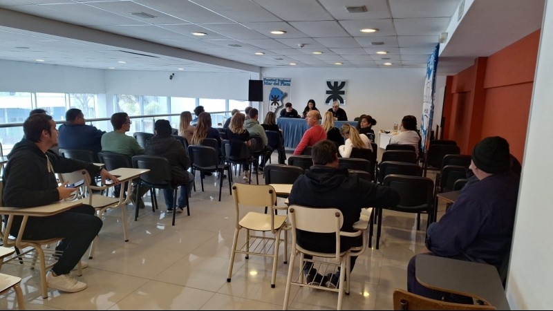 Asamblea Nodocente de base en la Facultad Regional Mar del Plata