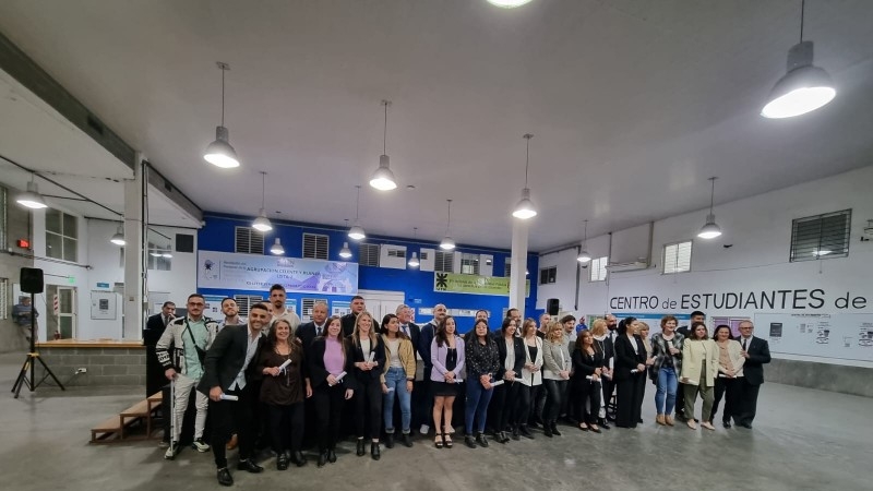 Acto de colación de grado de Técnicos Universitarios en Administración y Gestión en la Facultad Regional Avellaneda