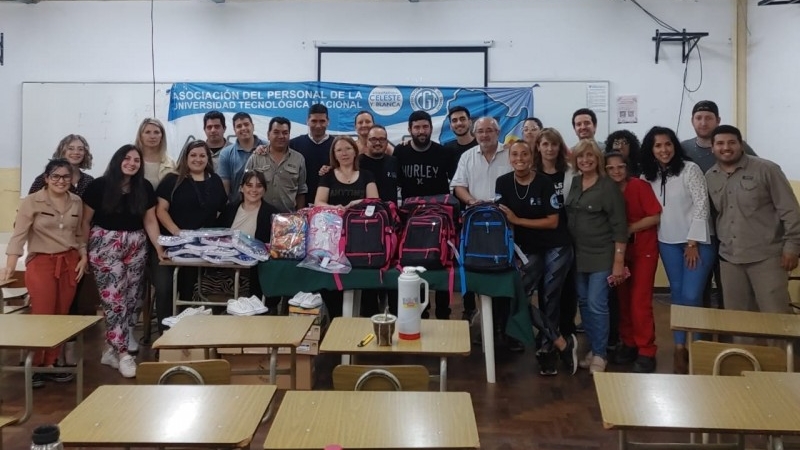Entrega de escolaridad  y Asamblea Nodocente de base en la Facultad Regional Paraná