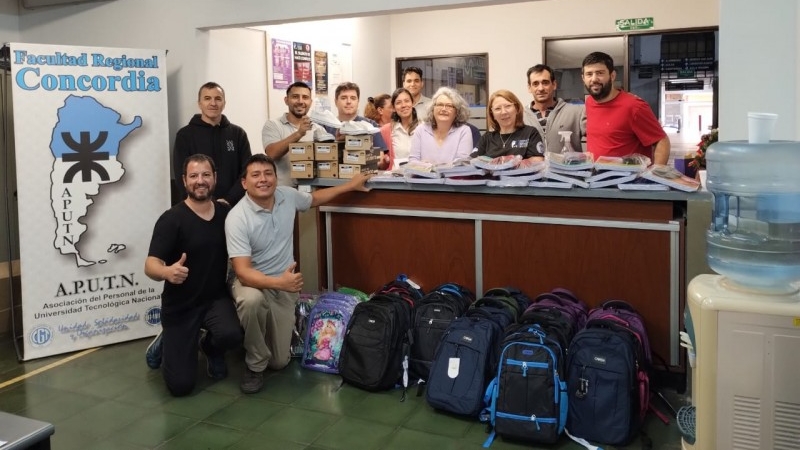 Entrega de escolaridad y Asamblea Nodocente de base en la Facultad Regional Concordia