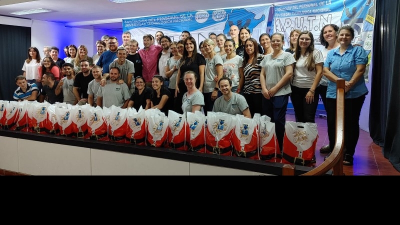 Entrega de Bolsones Navideños en Facultad Regional San Francisco