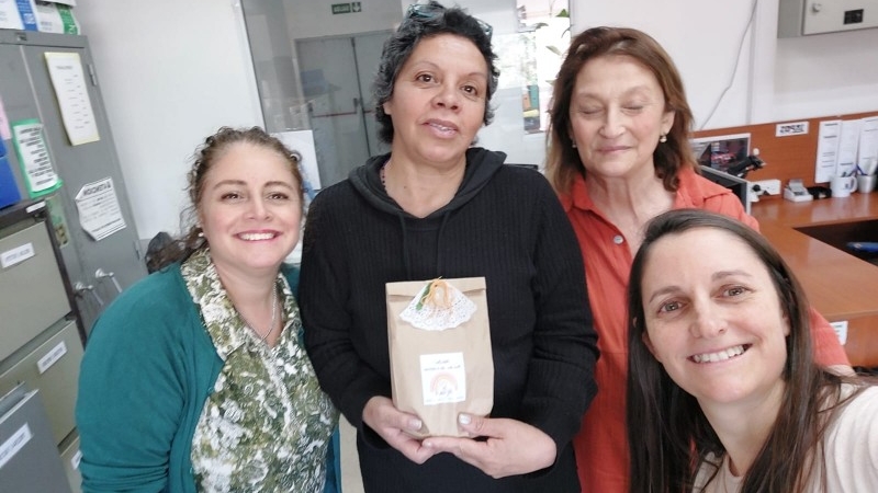 Entrega de presentes en la Facultad Regional Pacheco por el Día de la Madre