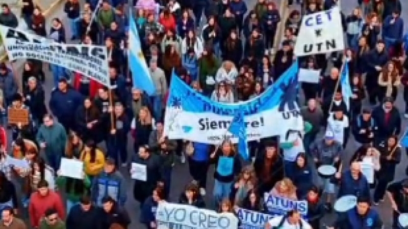 APUTN march&oacute; en todo el pa&iacute;s en la 4ta Marcha Federal Universitaria.